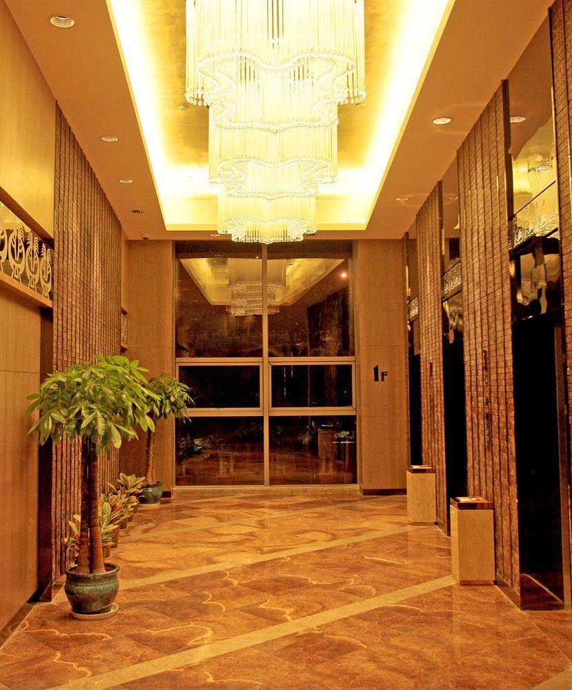 Gleetour Maya Hotel Ухан Екстериор снимка